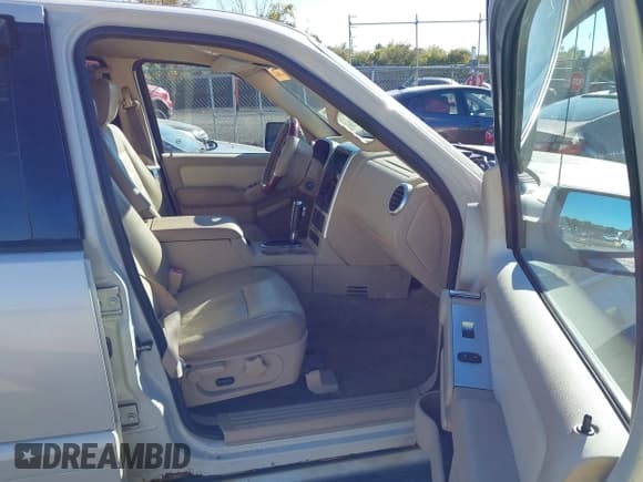 ✅ 2006 Mercury Mountaineer Luxury • VIN: 4M2EU47E06ZJ00536 • Lot: 43331923. Wystawiony na IAAI z przebiegiem 193 637 mil. Bezpłatny archiwum sprzedaży aukcyjnych z USA i szczegółowy raport historii pojazdu na DreamBid. Zdjęcie 5.