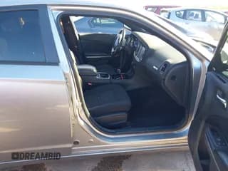 ✅ 2014 Dodge Charger SXT Plus • VIN: 2C3CDXJG2EH272210 • Lot: 43584805. Wystawiony na IAAI z przebiegiem 223 713 mil. Bezpłatny archiwum sprzedaży aukcyjnych z USA i szczegółowy raport historii pojazdu na DreamBid. Zdjęcie 5.