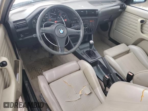 ✅ 1985 BMW 3 Series 325e • VIN: WBAAB5401F9625997 • Lot: 46537275. Wystawiony na Copart z przebiegiem 210 132 mil. Bezpłatny archiwum sprzedaży aukcyjnych z USA i szczegółowy raport historii pojazdu na DreamBid. Zdjęcie 8.