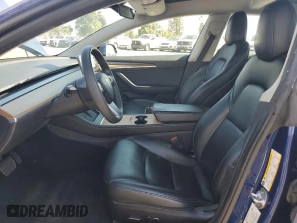 ✅ 2022 Tesla Model 3 • VIN: 5YJ3E1EA4NF185233 • Lot: 81076405. Wystawiony na Copart z przebiegiem 217 791 mil. Bezpłatny archiwum sprzedaży aukcyjnych z USA i szczegółowy raport historii pojazdu na DreamBid. Zdjęcie 7.