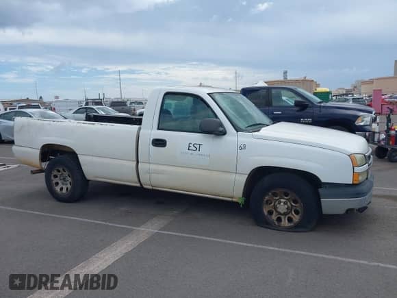 2007 Chevrolet Silverado 1500 Work Truck z VIN 3GCEC14X07G197980, wystawiony jako IAAI lot #43411931 z przebiegiem 85 505 mil mil oraz . Historia ofert i sprzedaży dostępna na DreamBid. Obrazek 13.