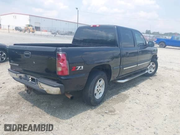 2006 Chevrolet Silverado 1500 LT1 with VIN 2GCEK13T161100794, listed as a IAAI auction lot 42415455 with 265,269 mi miles and . Bid and sale history available at DreamBid. Image 4.