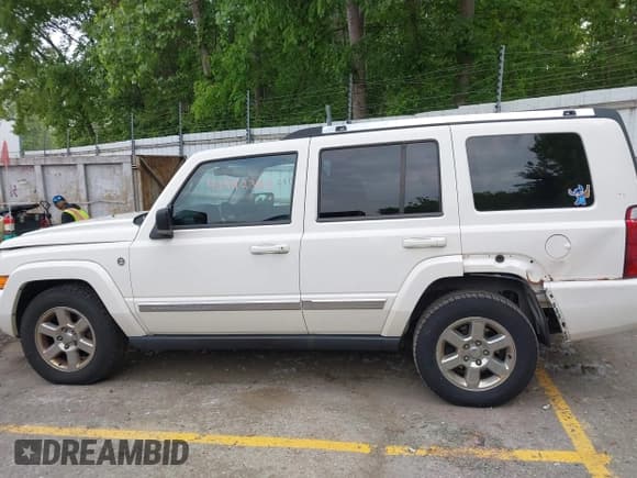✅ 2008 Jeep Commander Limited • VIN: 1J8HG58N08C190641 • Lot: 42442380. Listed on IAAI with 194,114 mi. Free auction sales archive from the USA and detailed vehicle history report at DreamBid. Image 14.
