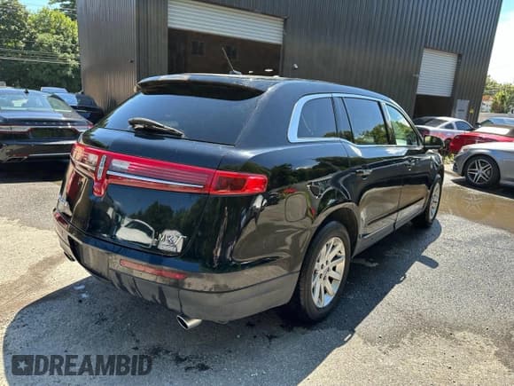 ✅ 2017 Lincoln MKT • VIN: 2LMHJ5NK3HBL01668 • Лот: 69916465. Опубликован ранее на Copart с пробегом 199 288 миль. Бесплатный доступ к архиву аукционных продаж из США и подробный отчёт об истории автомобиля на DreamBid. Изображение 4.