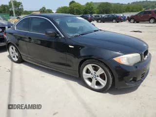 ✅ 2013 BMW 1 Series 128i • VIN: WBAUP7C51DVP25061 • Lot: 65397834. Wystawiony na Copart z przebiegiem 144 842 mil. Bezpłatny archiwum sprzedaży aukcyjnych z USA i szczegółowy raport historii pojazdu na DreamBid. Zdjęcie 4.