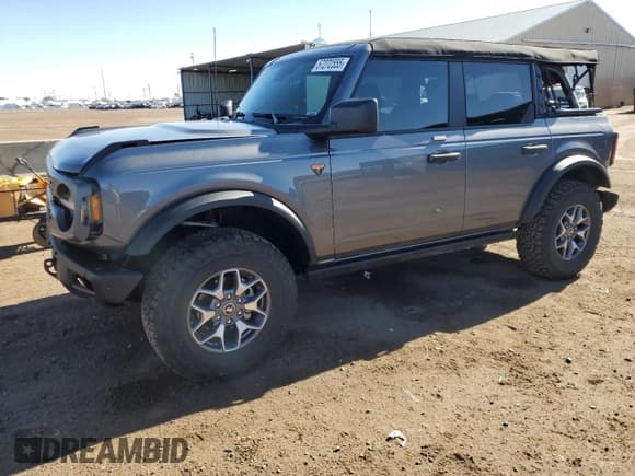 ✅ 2023 Ford Bronco • VIN: 1FMEE5DP0PLC10002 • Lot: 57272555. Wystawiony na Copart z przebiegiem 14 035 mil. Bezpłatny archiwum sprzedaży aukcyjnych z USA i szczegółowy raport historii pojazdu na DreamBid. Zdjęcie 1.