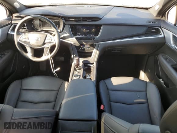 ✅ 2024 Cadillac XT5 AWD Premium Luxury • VIN: 1GYKNDR49RZ752452 • Lot: 80265115. Wystawiony na Copart z przebiegiem 18 117 mil. Bezpłatny archiwum sprzedaży aukcyjnych z USA i szczegółowy raport historii pojazdu na DreamBid. Zdjęcie 8.