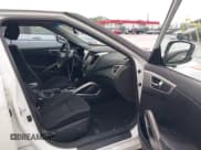 ✅ 2014 Hyundai Veloster • VIN: KMHTC6AD8EU194586 • Lot: 43305495. Wystawiony na IAAI z przebiegiem 163 908 mil. Bezpłatny archiwum sprzedaży aukcyjnych z USA i szczegółowy raport historii pojazdu na DreamBid. Zdjęcie 5.