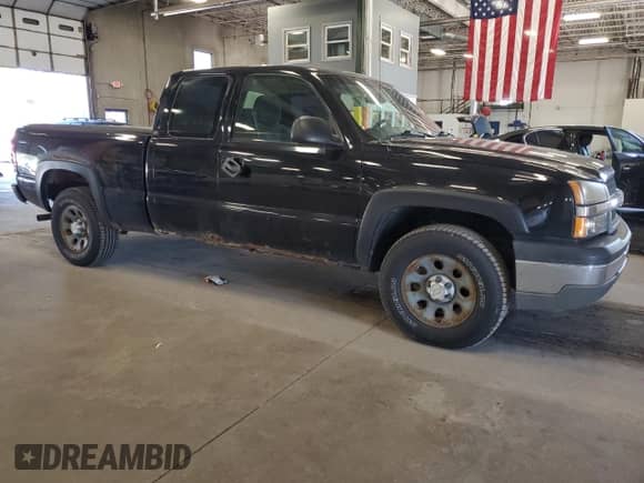 ✅ 2005 Chevrolet Silverado 1500 LS • VIN: 1GCEK19V55Z330708 • Lot: 55896355. Wystawiony na Copart z przebiegiem 186 270 mil mil. Skorzystaj z bezpłatnego archiwum sprzedaży aukcyjnych z USA i zobacz szczegółowy raport historii pojazdu na DreamBid. Zdjęcie 4.