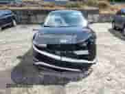 2022 Hyundai Ioniq 5 SE with VIN KM8KMDAF1NU101213, listed as a Copart auction lot 59186563 with 4,988 mi miles and . Bid and sale history available at DreamBid. Image 5.