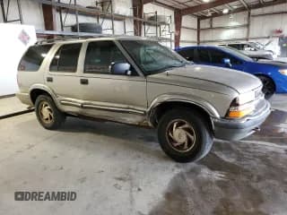 ✅ 2000 Chevrolet Blazer LT • VIN: 1GNDT13W1Y2282557 • Lot: 55560775. Wystawiony na Copart z przebiegiem 219 795 mil. Bezpłatny archiwum sprzedaży aukcyjnych z USA i szczegółowy raport historii pojazdu na DreamBid. Zdjęcie 4.