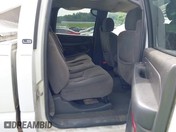 ✅ 2005 Chevrolet Silverado 2500HD LS • VIN: 1GCHK23285F930402 • Lot: 42322628. Wystawiony na IAAI z przebiegiem 218 392 mil. Bezpłatny archiwum sprzedaży aukcyjnych z USA i szczegółowy raport historii pojazdu na DreamBid. Zdjęcie 8.