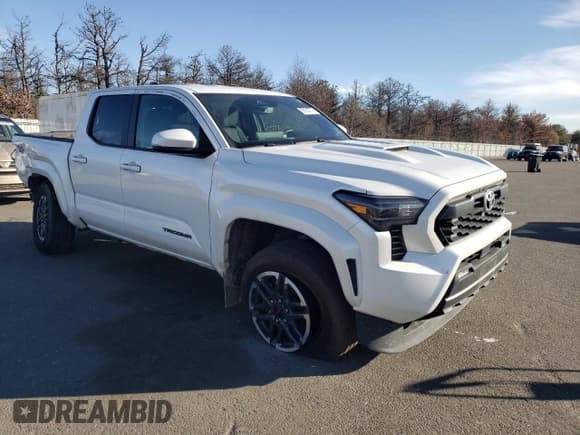 ✅ 2024 Toyota Tacoma TRD Sport • VIN: 3TYLB5JN1RT035627 • Lot: 93193775. Listed on Copart with 24,529 mi. Free auction sales archive from the USA and detailed vehicle history report at DreamBid. Image 4.