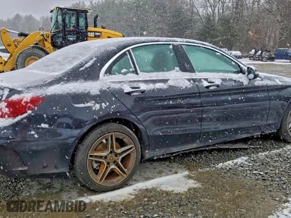 ✅ 2019 Mercedes-Benz C 300 • VIN: 55SWF8EB2KU300630 • Lot: 91860695. Wystawiony na Copart z przebiegiem 92 299 mil. Bezpłatny archiwum sprzedaży aukcyjnych z USA i szczegółowy raport historii pojazdu na DreamBid. Zdjęcie 3.