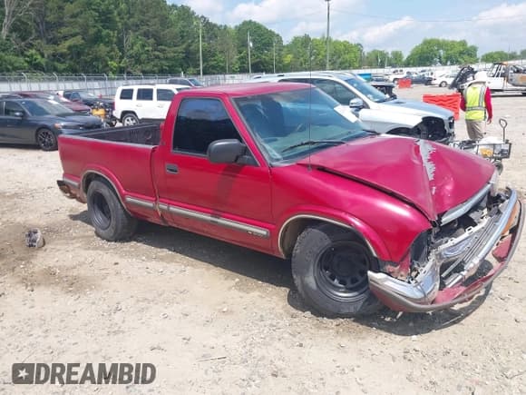 ✅ 1999 Chevrolet S-10 LS • VIN: 1GCCS14X4XK233625 • Лот: 42299475. Опубликован ранее на IAAI с пробегом 201 717 миль. Бесплатный доступ к архиву аукционных продаж из США и подробный отчёт об истории автомобиля на DreamBid. Изображение 1.