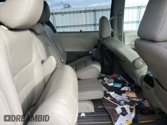 ✅ 2017 Toyota Sienna XLE Auto Access Seat • VIN: 5TDYZ3DC8HS776335 • Lot: 86506385. Wystawiony na Copart z przebiegiem 135 570 mil. Bezpłatny archiwum sprzedaży aukcyjnych z USA i szczegółowy raport historii pojazdu na DreamBid. Zdjęcie 11.