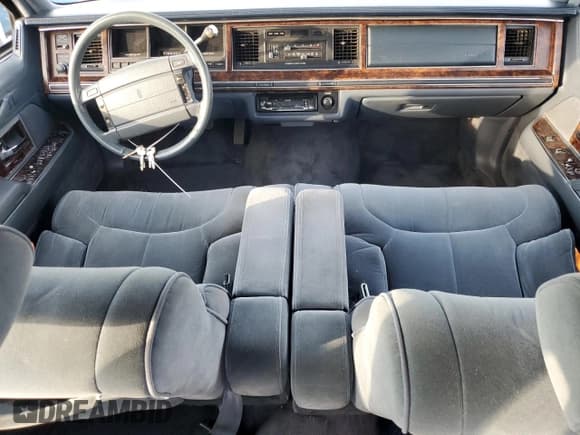 ✅ 1992 Lincoln Town Car Signature • VIN: 1LNLM82W1NY760850 • Lot: 74560254. Listed on Copart with 161,819 mi. Free auction sales archive from the USA and detailed vehicle history report at DreamBid. Image 8.
