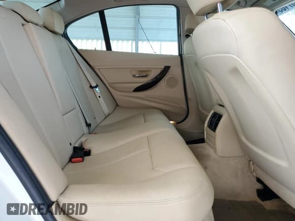 ✅ 2015 BMW 3 Series 320i xDrive • VIN: WBA3C3G56FNS73069 • Лот: 80637165. Опубликован ранее на Copart с пробегом 185 372 миль. Бесплатный доступ к архиву аукционных продаж из США и подробный отчёт об истории автомобиля на DreamBid. Изображение 10.