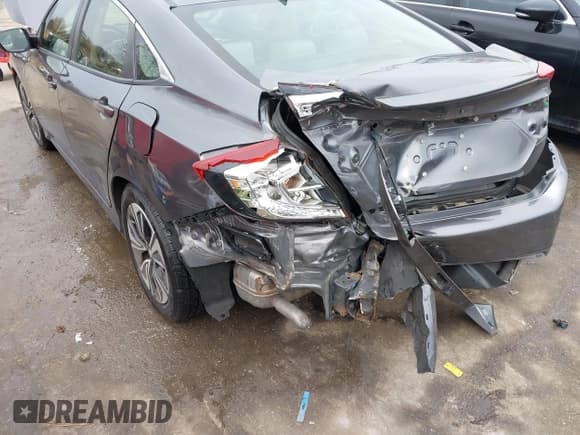 ✅ 2018 Honda Civic EX-T • VIN: JHMFC1F37JX012128 • Lot: 43773104. Listed on IAAI with 111,484 mi. Free auction sales archive from the USA and detailed vehicle history report at DreamBid. Image 18.