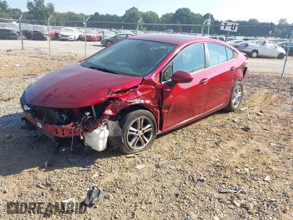 2017 Chevrolet Cruze LT z VIN 1G1BE5SM6H7220018, wystawiony jako IAAI lot #43299331 z przebiegiem 127 154 mil mil oraz . Historia ofert i sprzedaży dostępna na DreamBid. Obrazek 2.