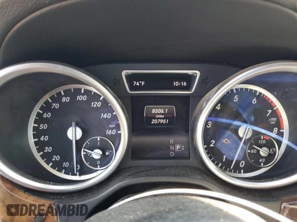 ✅ 2014 Mercedes-Benz M 550 • VIN: 4JGDA7DB9EA335371 • Лот: 70568235. Опубликован ранее на Copart с пробегом 207 951 миль. Бесплатный доступ к архиву аукционных продаж из США и подробный отчёт об истории автомобиля на DreamBid. Изображение 9.