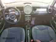 2009 MINI Hardtop z VIN WMWMF33539TW70482, wystawiony jako Copart lot #86130595 z przebiegiem 120 031 mil mil oraz Szkoda całkowita • Salvage title. Historia ofert i sprzedaży dostępna na DreamBid. Obrazek 8.