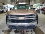 ✅ 2019 Chevrolet Silverado 1500 LT • VIN: 1GCRYDEK3KZ254995 • Lot: 63298495. Wystawiony na Copart z przebiegiem 172 256 mil. Bezpłatny archiwum sprzedaży aukcyjnych z USA i szczegółowy raport historii pojazdu na DreamBid. Zdjęcie 5.