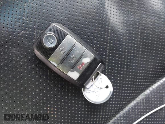 ✅ 2015 Kia Optima SX Turbo • VIN: 5XXGR4A68FG471352 • Lot: 42250462. Wystawiony na IAAI z przebiegiem 192 372 mil. Bezpłatny archiwum sprzedaży aukcyjnych z USA i szczegółowy raport historii pojazdu na DreamBid. Zdjęcie 11.