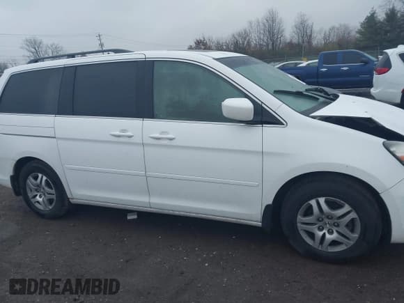 ✅ 2005 Honda Odyssey EX-L • VIN: 5FNRL38655B411556 • Lot: 43704042. Listed on IAAI with 205,713 mi. Free auction sales archive from the USA and detailed vehicle history report at DreamBid. Image 13.