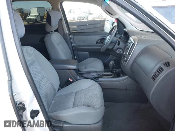 ✅ 2005 Ford Escape XLT • VIN: 1FMCU93145KB07103 • Lot: 42571848. Wystawiony na IAAI z przebiegiem 87 616 mil. Bezpłatny archiwum sprzedaży aukcyjnych z USA i szczegółowy raport historii pojazdu na DreamBid. Zdjęcie 5.
