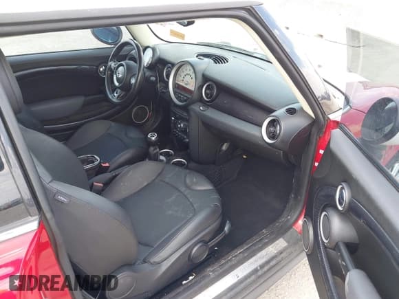 ✅ 2011 MINI Hardtop S • VIN: WMWSV3C58BTY21378 • Lot: 42927820. Wystawiony na IAAI z przebiegiem 109 876 mil. Bezpłatny archiwum sprzedaży aukcyjnych z USA i szczegółowy raport historii pojazdu na DreamBid. Zdjęcie 5.