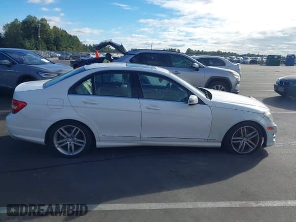 ✅ 2013 Mercedes-Benz C 300 Sport • VIN: WDDGF8AB2DR243862 • Lot: 43385092. Listed on IAAI with 181,909 mi. Free auction sales archive from the USA and detailed vehicle history report at DreamBid. Image 13.