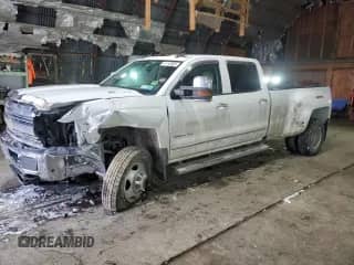 2016 Chevrolet Silverado 3500HD LTZ z VIN 1GC4K0C88GF116650, wystawiony jako Copart lot #41749595 z przebiegiem 104 088 mil mil oraz Szkoda całkowita • Salvage title. Historia ofert i sprzedaży dostępna na DreamBid. Obrazek 1.