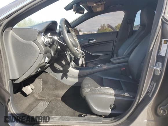 ✅ 2015 Mercedes-Benz CLA 250 • VIN: WDDSJ4EB5FN267837 • Lot: 93072035. Wystawiony na Copart z przebiegiem 159 135 mil. Bezpłatny archiwum sprzedaży aukcyjnych z USA i szczegółowy raport historii pojazdu na DreamBid. Zdjęcie 7.