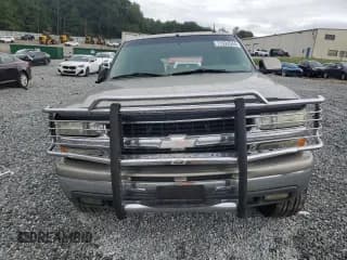 ✅ 2003 Chevrolet Suburban LT • VIN: 3GNEC16Z13G215015 • Lot: 71533544. Wystawiony na Copart z przebiegiem 430 252 mil. Bezpłatny archiwum sprzedaży aukcyjnych z USA i szczegółowy raport historii pojazdu na DreamBid. Zdjęcie 5.