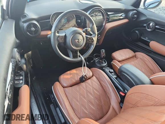 ✅ 2024 MINI Convertible Cooper S • VIN: WMW43DL08R3S21415 • Lot: 66427165. Wystawiony na Copart z przebiegiem 6 155 mil. Bezpłatny archiwum sprzedaży aukcyjnych z USA i szczegółowy raport historii pojazdu na DreamBid. Zdjęcie 8.