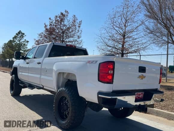 ✅ 2019 Chevrolet Silverado 3500HD Work Truck • VIN: 1GC4KVCYXKF197799 • Лот: 85936884. Размещён на Copart с пробегом 251 906 миль миль. Получите бесплатный доступ к архиву аукционных продаж из США и посмотрите подробный отчёт об истории автомобиля на DreamBid. Изображение 3.
