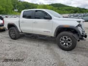 ✅ 2024 GMC Canyon 4WD AT4X • VIN: 1GTP6EEK7R1285601 • Лот: 57564425. Опубликован ранее на Copart с пробегом 11 085 миль. Бесплатный доступ к архиву аукционных продаж из США и подробный отчёт об истории автомобиля на DreamBid. Изображение 4.