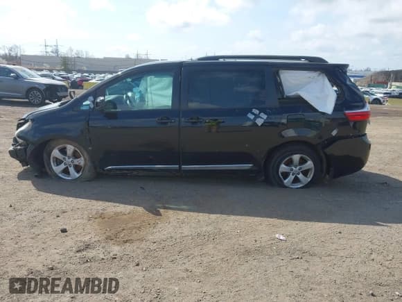 ✅ 2016 Toyota Sienna LE AAS • VIN: 5TDKK3DC8GS739715 • Lot: 42015201. Listed on IAAI with 68,417 mi. Free auction sales archive from the USA and detailed vehicle history report at DreamBid. Image 14.