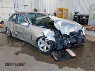 ✅ 2004 Mercedes-Benz E 500 • VIN: WDBUF70J64A584923 • Lot: 40950089. Wystawiony na IAAI z przebiegiem Nie podano. Bezpłatny archiwum sprzedaży aukcyjnych z USA i szczegółowy raport historii pojazdu na DreamBid. Zdjęcie 1.