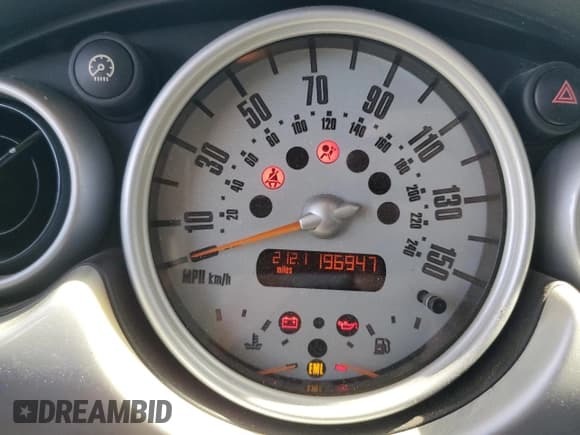✅ 2002 MINI Hardtop • VIN: WMWRC33472TC34281 • Lot: 71631644. Listed on Copart with 196,947 mi. Free auction sales archive from the USA and detailed vehicle history report at DreamBid. Image 9.