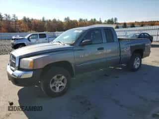 2005 Dodge Dakota SLT с VIN 1D7HW42K35S220807, выставлен на аукционе Copart как лот 77024824 с пробегом 118 053 миль миль и Чистый • Clean title. История ставок и продаж доступна на DreamBid. Изображение 1.