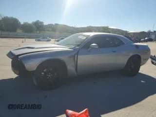 ✅ 2016 Dodge Challenger R/T • VIN: 2C3CDZBT5GH138592 • Lot: 84910085. Wystawiony na Copart z przebiegiem 107 537 mil. Bezpłatny archiwum sprzedaży aukcyjnych z USA i szczegółowy raport historii pojazdu na DreamBid. Zdjęcie 1.