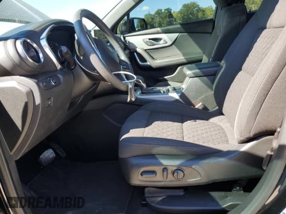 ✅ 2022 Chevrolet Blazer LT • VIN: 3GNKBCR47NS201993 • Lot: 86680625. Listed on Copart with 32,889 mi. Free auction sales archive from the USA and detailed vehicle history report at DreamBid. Image 7.