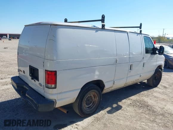 ✅ 2013 Ford Econoline Cargo Commercial • VIN: 1FTNE1EWXDDB31705 • Lot: 43899797. Wystawiony na IAAI z przebiegiem 185 781 mil. Bezpłatny archiwum sprzedaży aukcyjnych z USA i szczegółowy raport historii pojazdu na DreamBid. Zdjęcie 4.