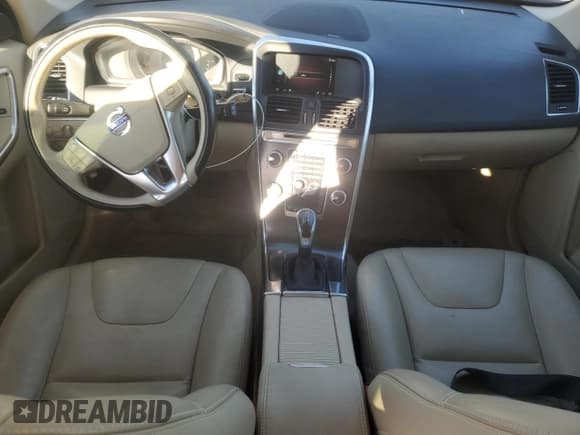 ✅ 2015 Volvo XC60 T6 Platinum • VIN: YV4902RM4F2651683 • Lot: 87027525. Wystawiony na Copart z przebiegiem 148 542 mil. Bezpłatny archiwum sprzedaży aukcyjnych z USA i szczegółowy raport historii pojazdu na DreamBid. Zdjęcie 8.