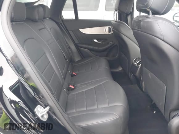 ✅ 2019 Mercedes-Benz GLC 300 • VIN: WDC0G4KBXKF593247 • Лот: 41913203. Опубликован ранее на IAAI с пробегом 30 833 миль. Бесплатный доступ к архиву аукционных продаж из США и подробный отчёт об истории автомобиля на DreamBid. Изображение 8.