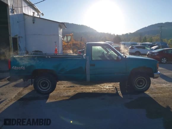 ✅ 1995 Chevrolet Silverado 1500 • VIN: 1GCEK14Z3SZ114345 • Lot: 43493891. Wystawiony na IAAI z przebiegiem 174 964 mil. Bezpłatny archiwum sprzedaży aukcyjnych z USA i szczegółowy raport historii pojazdu na DreamBid. Zdjęcie 13.