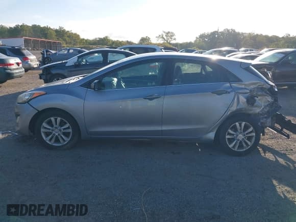 ✅ 2013 Hyundai Elantra • VIN: KMHD35LE8DU090361 • Lot: 43357047. Listed on IAAI with 158,986 mi. Free auction sales archive from the USA and detailed vehicle history report at DreamBid. Image 15.
