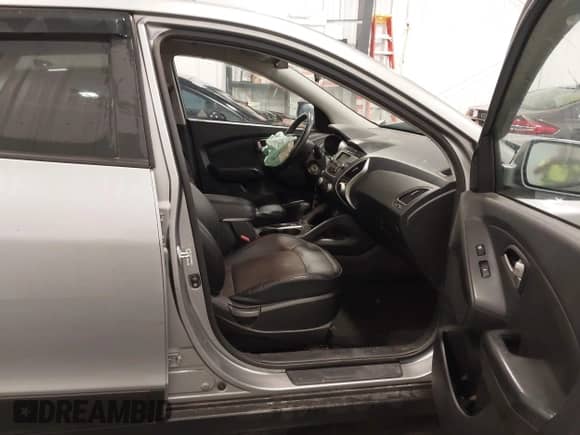 2011 Hyundai Tucson GLS z VIN KM8JU3AC7BU262415, wystawiony jako IAAI lot #43439786 z przebiegiem 88 234 mil mil oraz . Historia ofert i sprzedaży dostępna na DreamBid. Obrazek 5.